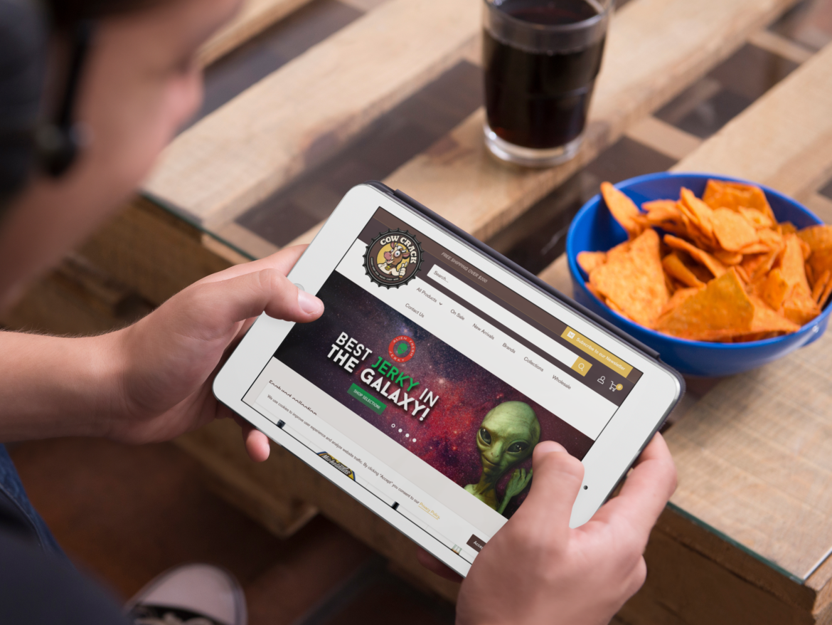teenager-playing-with-ipad-mini-and-eating-chips-tablet-mockup